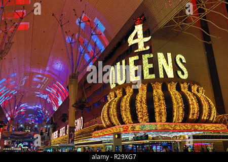 Die neonlichter der Kasinos, darunter 4 Königinnen in der Fremont Street, Las Vegas, Nevada, USA Stockfoto