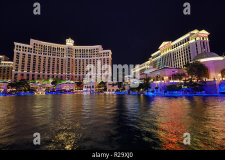 Caesars Palace und dem Hotel und Kasino Bellagio bei Nacht, Las Vegas, Nevada, USA Stockfoto