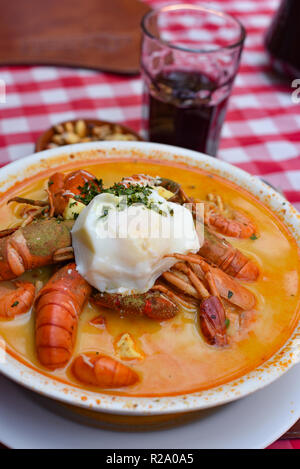"Chupe de Camarones', ein traditionelles Garnele Gericht aus der Stadt Arequipa, Peru Stockfoto