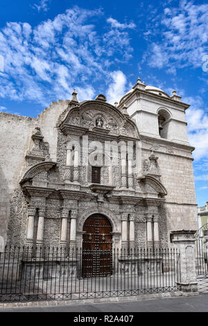 Haupteingang der Jesuitenkirche der Gesellschaft Jesu (Iglesia de la Compañía) in Arequipa, Peru Stockfoto