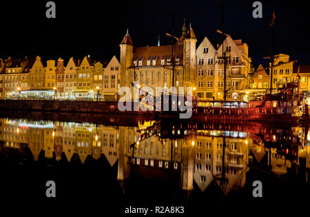 Nacht Foto des Canal waterfront der Stadt Danzig, Polen. Stockfoto