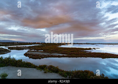 Sonnenuntergang in Delta del Ebro Naturpark, Tarragona, Katalonien, Spanien Stockfoto