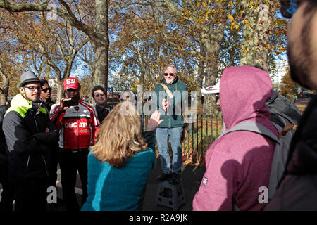 Sonntag Redner und Zuhörer bei Speakers Corner, in der Nähe von Marble Arch, Hyde Park, London, UK Stockfoto