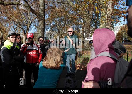 Sonntag Redner und Zuhörer bei Speakers Corner, in der Nähe von Marble Arch, Hyde Park, London, UK Stockfoto