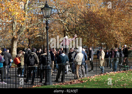 Sonntag Redner und Zuhörer bei Speakers Corner, in der Nähe von Marble Arch, Hyde Park, London, UK Stockfoto