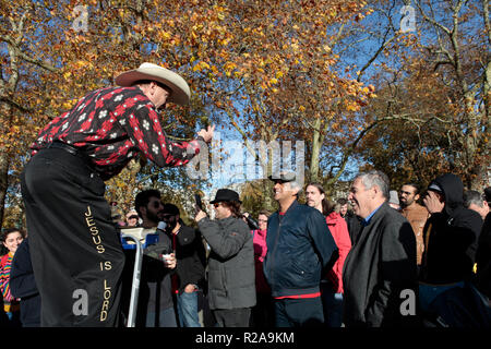 Sonntag Redner und Zuhörer bei Speakers Corner, in der Nähe von Marble Arch, Hyde Park, London, UK Stockfoto