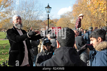 Sonntag Redner und Zuhörer bei Speakers Corner, in der Nähe von Marble Arch, Hyde Park, London, UK Stockfoto