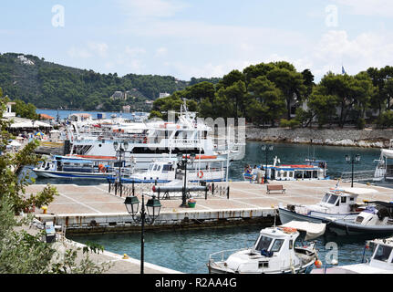 Hafenpontonkrane Skiathos Stadt Nummer 3712 Stockfoto