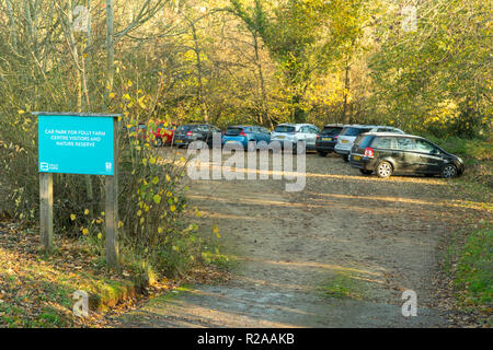 Folly Farm in der Nähe von Bristol, Blick auf den Parkplatz und Zeichen Stockfoto