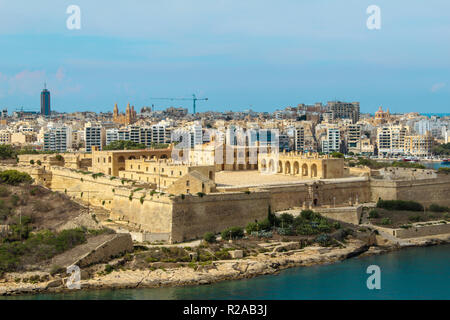 VALLETTA, MALTA SEPTEMBAR 26, 2017 - Fort Manoel ab Hastings Gardens in Valletta zu sehen. Stockfoto