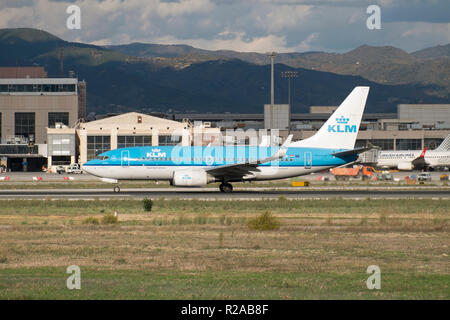 KLM Boeing737-700 (PH-BGM) am Flughafen Málaga (AGP). Spanien. Stockfoto