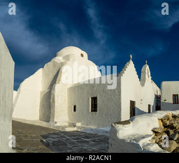 Die alte christliche Kirche von paraportiani auf der Insel Mykonos, Griechenland. Stockfoto