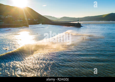 Aberystwyth Wales, UK. 18 Nov, 2018. UK Wetter: Am frühen Morgen Sonnenschein in Aberystwyth auf der Cardigan Bay Küste von West Wales. Foto credite Kredit: Keith Morris/Alamy leben Nachrichten Stockfoto