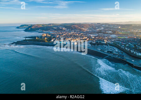 Aberystwyth Wales, UK. 18 Nov, 2018. UK Wetter:: Morgen Sonnenschein in Aberystwyth auf der Cardigan Bay Küste von West Wales. Foto credite Kredit: Keith Morris/Alamy leben Nachrichten Stockfoto