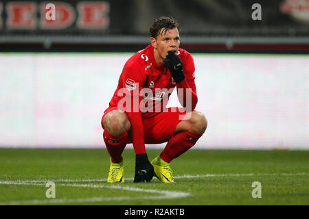 Zwolle, Niederlande. 18 Nov, 2018. Niederländische Keuken Kampioen Divisie, FC Twente spieler Tom Boere enttäuscht nach dem 0:1 beim Spiel FC Twente - Go Ahead Eagles verlieren. Credit: Pro Schüsse/Alamy leben Nachrichten Stockfoto