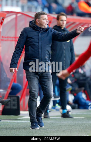 Zwolle, Niederlande. 18 Nov, 2018. Niederländische Keuken Kampioen Divisie, Go Ahead Eagles Trainer John stegeman während des Spiels FC Twente - Go Ahead Eagles. Credit: Pro Schüsse/Alamy leben Nachrichten Stockfoto