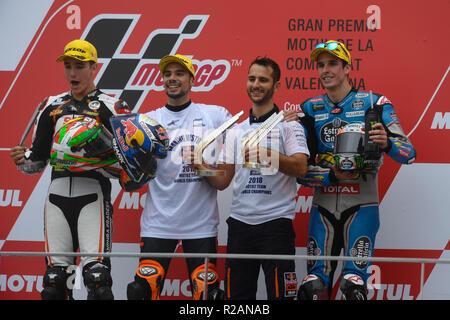 Valencia, Spanien. 18. November 2018. Iker Lecuona (27) von Spanien und Schweizer Innovative Investoren KTM, Miguel Oliveira (44) von Portugal und Red Bull KTM Ajo KTM, Alex Marquez (73) von Spanien und Eg 0,0 Marc VDS Kalex während des Rennens der Gran Premio Motul de la Comunitat Valenciana der Weltmeisterschaft der MotoGP an Ricardo Tormo in Valencia, Spanien am 18. November 2018 Credit: CORDON PRESSE/Alamy leben Nachrichten Stockfoto