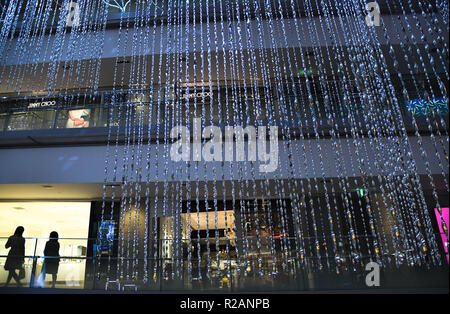 Shibuya, Tokio, Japan. 18 Nov, 2018. Omotesando Hills Tokyo Japan. Foto am Sonntag, den 18. November 2018 berücksichtigt. Foto: Ramiro Agustin Vargas Tabares Credit: Ramiro Agustin Vargas Tabares/ZUMA Draht/Alamy leben Nachrichten Stockfoto