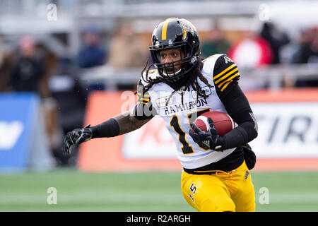 Ottawa, Kanada. 18 Nov, 2018. Hamilton Tiger - Katzen Alex Green (15) läuft mit dem Ball während der CFL-Eastern Division Finale zwischen dem Hamilton Tiger - Katzen und Ottawa Redblacks bei TD Place Stadion in Ottawa, Kanada. Daniel Lea/CSM/Alamy leben Nachrichten Stockfoto