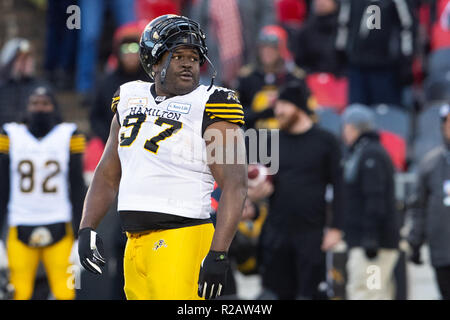 Ottawa, Kanada. 18 Nov, 2018. Hamilton Tiger - Katzen defensiver Ted Laurent (97) Späte zwischen Hamilton Tiger - Katzen und Ottawa Redblacks bei TD Place Stadion in Ottawa, Kanada, im CFL Eastern Division endgültig niedergeschlagen. Daniel Lea/CSM/Alamy leben Nachrichten Stockfoto