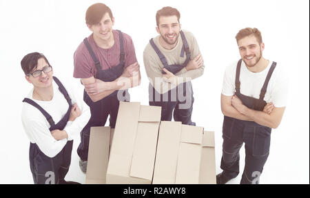 Young movers Holding boxen auf weißem Hintergrund, Stockfoto