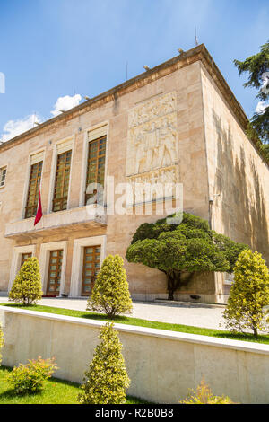 Tirana, Albanien - 01. Juli 2014: National Theater für Oper und Ballett von Albanien, das größte Theater im Land. Tirana ist die Hauptstadt und die meisten Pop Stockfoto