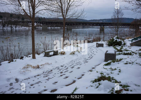 Owego, NY, einem kleinen Dorf in Upstate New York, entlang des Susquehanna River. Stockfoto