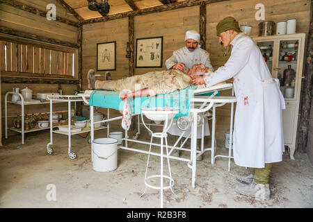 Arzt Puppen in Betrieb Zimmer, WW1 Krieg Zeit Stockfoto