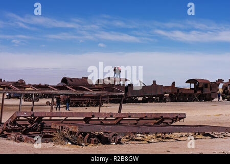 Antike Zug am Bahnhof Friedhof im Salar de Uyuni (Salzsee Uyuni) Bolivien Stockfoto