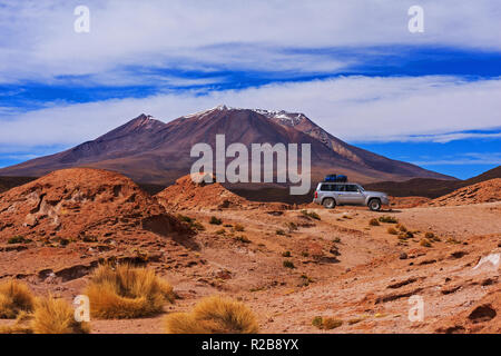 Allradantrieb Fahrzeug Kreuzung Reserva Eduardo Avaroa, Uyuni in Bolivien Stockfoto