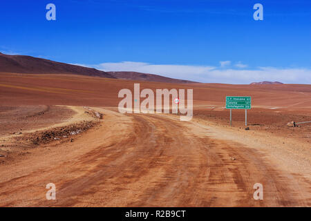 Wüste Straße nach Chile, Atacama Stockfoto