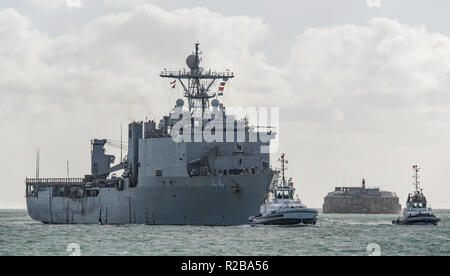 Die United States Navy (Whidbey Island Klasse) dock Landung Schiff, die USS Gunston Hall (LSD-44) in Portsmouth, Großbritannien am 9. November 2018 ankommen. Stockfoto