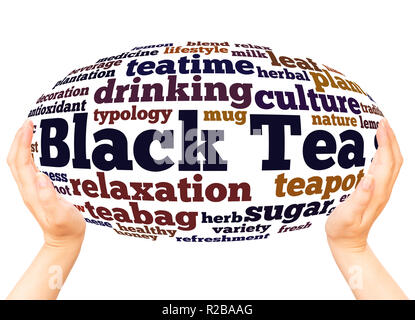 Schwarzer Tee Wort Cloud Hand Kugel Konzept auf weißem Hintergrund. Stockfoto