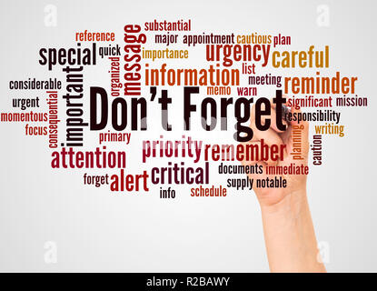 Vergessen Sie nicht Wort cloud und Hand mit Marker Konzept auf weißem Hintergrund. Stockfoto