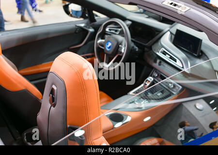 Ag. Kosmas, Griechenland - 10 November 2018: BMW i8 Roadster an Autokinisi Motor Show, Expo Stockfoto