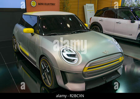 Ag. Kosmas, Griechenland - 10 November 2018: Mini Electric Concept Car Stockfoto