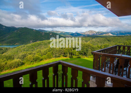 Vom Parador Übersicht. Cervera de Pisuerga, Provinz Palencia, Spanien. Stockfoto