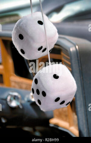 Fuzzy weißen Würfel Stockfoto