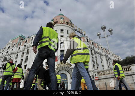 Gelb Demonstranten in Nizza Stockfoto