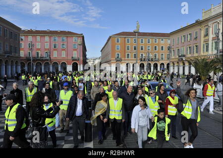 Eric Ciotti mit der gelben Westen Demonstranten in Nizza Stockfoto