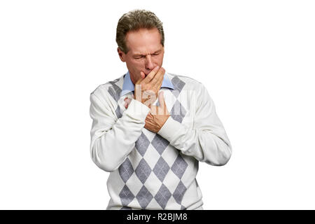 Sick reifer Mann in infektiöse Husten. Reifen Mann, Brust und mit Grippe, Husten, auf weißem Hintergrund. Symptome der Bronchitis. Stockfoto