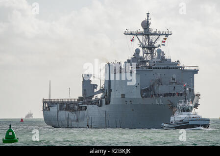 Die United States Navy (Whidbey Island Klasse) dock Landung Schiff, die USS Gunston Hall (LSD-44) in Portsmouth, Großbritannien am 9. November 2018 ankommen. Stockfoto