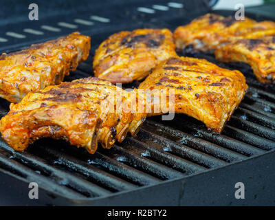 Barbecue Spareribs auf dem Grill Stockfoto