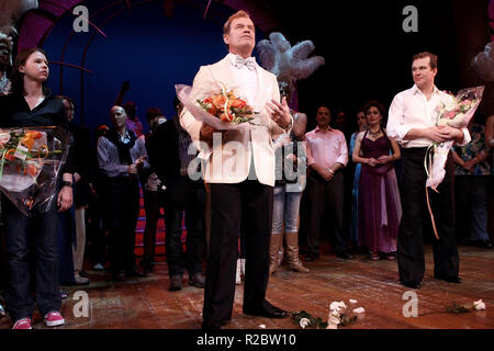 NEW YORK, NY - 13. Februar: Kelsey Grammer an der Curtain Call für seine letzte Leistung in "La Cage Aux Folles" am Broadway an der Longacre Theatre am 13. Februar 2011 in New York City. (Foto von Steve Mack/S.D. Mack Bilder) Stockfoto