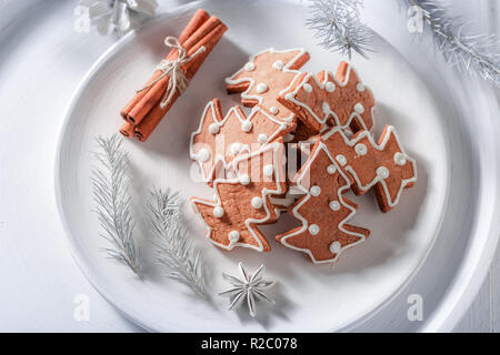 Blick von oben auf die hausgemachte Lebkuchen Kekse für Weihnachten Stockfoto