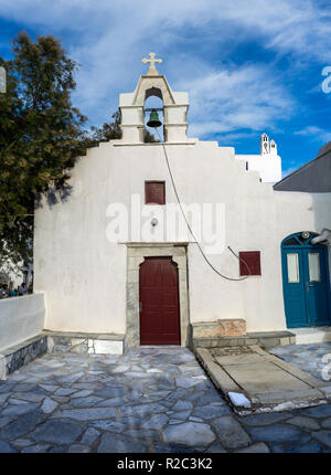 Eine kleine byzantinische Kirche in der griechischen Insel Mykonos. Traditionelle Ägäis Architektur. Stockfoto