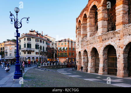 Römischen Amphitheater Arena di Verona und der Piazza Bra. Verona, Venetien, Italien, Europa Stockfoto