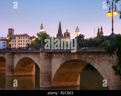Puente de Piedra sobre el Río Ebro de Logroño. La Rioja. España Stockfoto