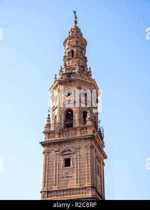 Torre de la Iglesia de Santa María de la Asunción. Briones. La Rioja. España Stockfoto