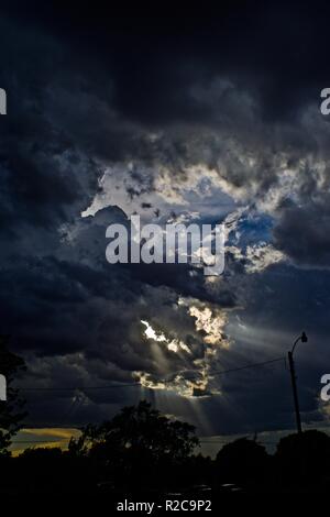 Am Nachmittag Gewitter bilden über die Stadt von Canyon, Texas, im Pfannenstiel von Texas. Stockfoto